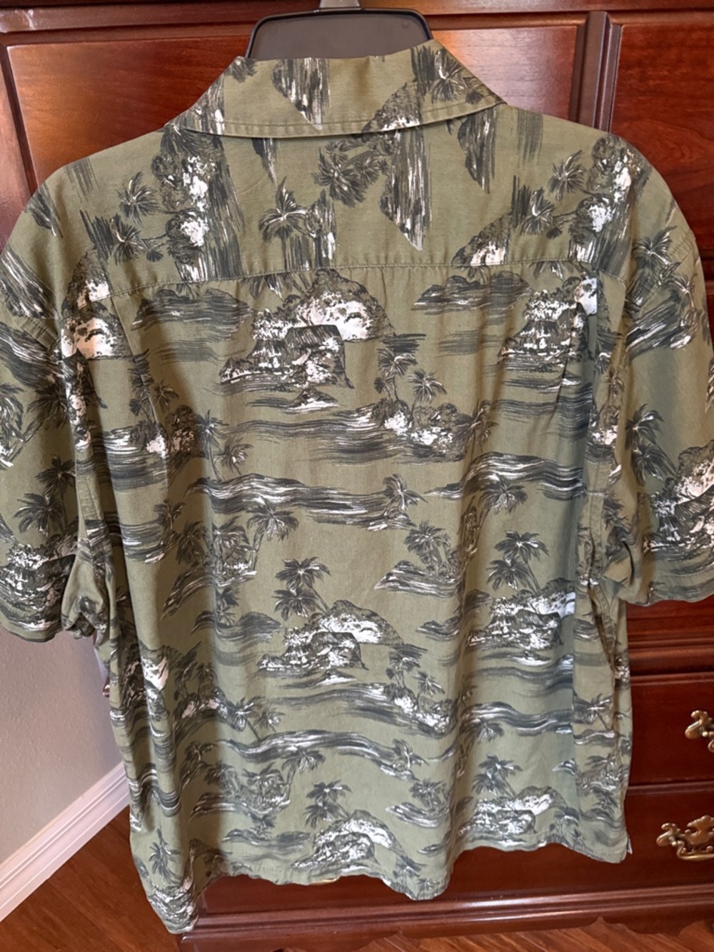 GAP Olive Green Tropical Print Short-Sleeve Shirt - Picture 3 of 4